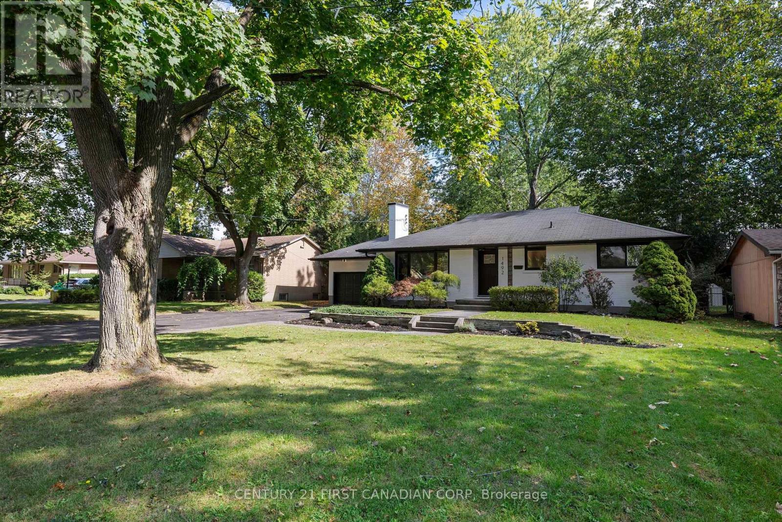 1492 North Vernon Avenue Property Photo 4
