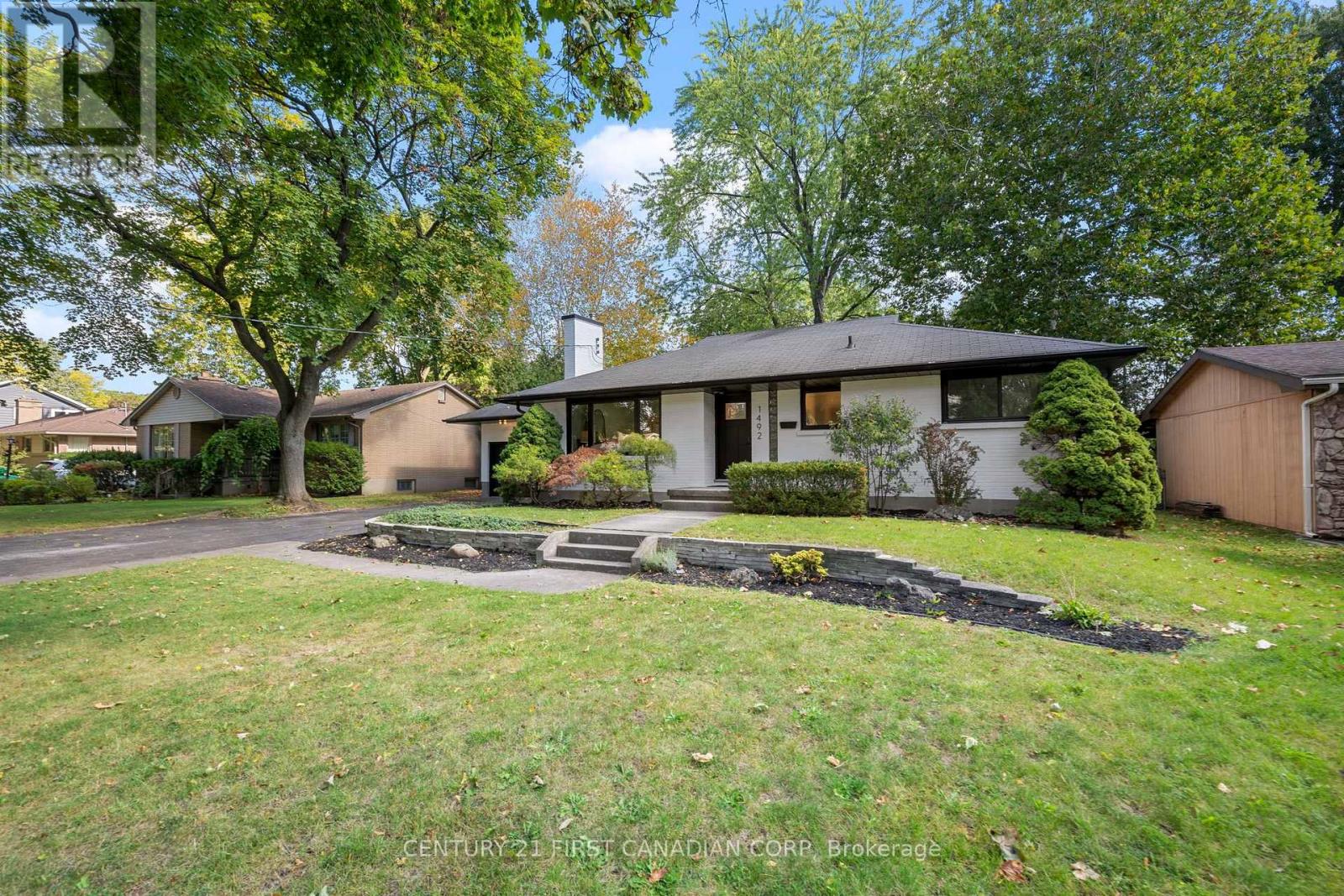1492 North Vernon Avenue Property Photo 5