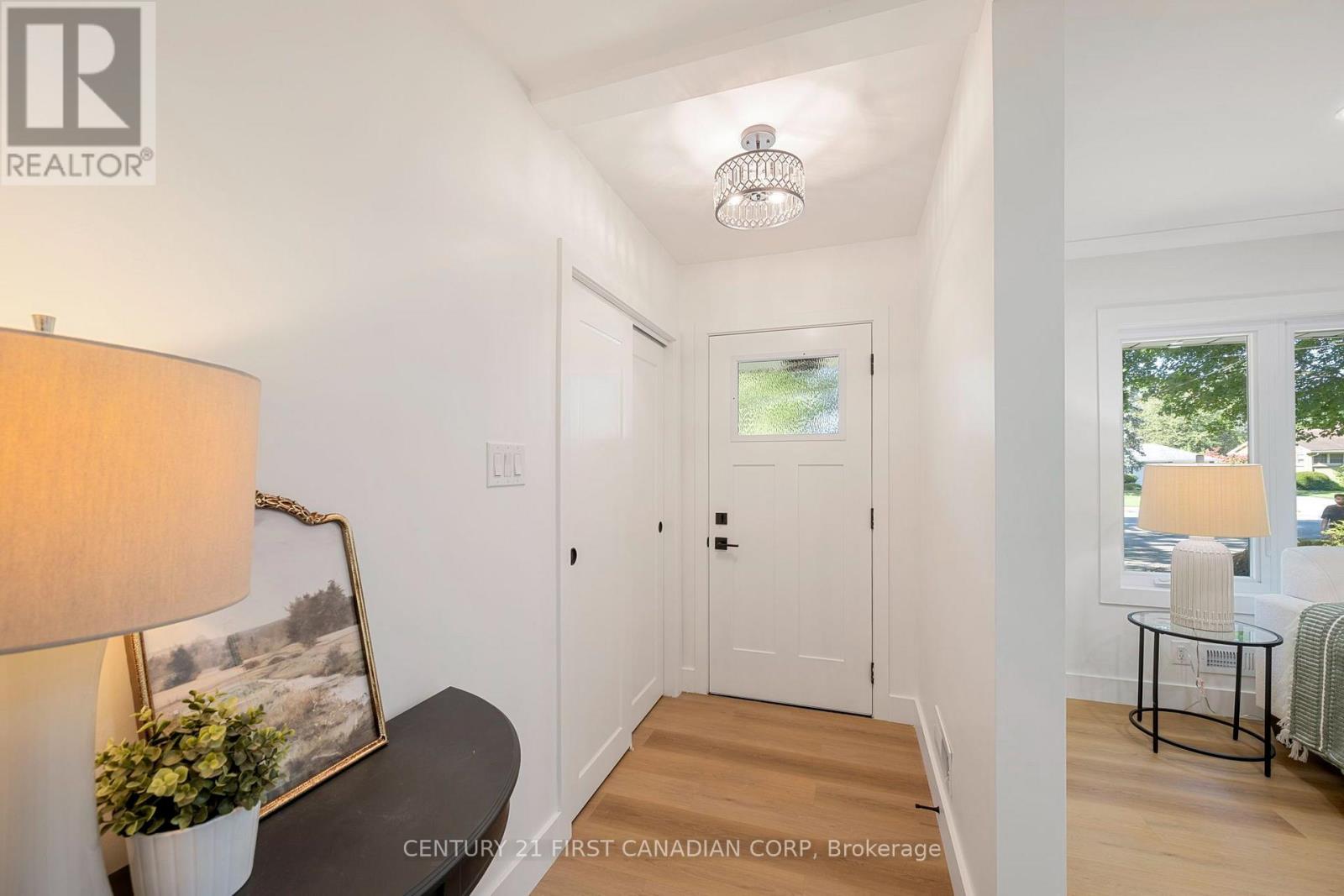 1492 North Vernon Avenue Property Photo 7
