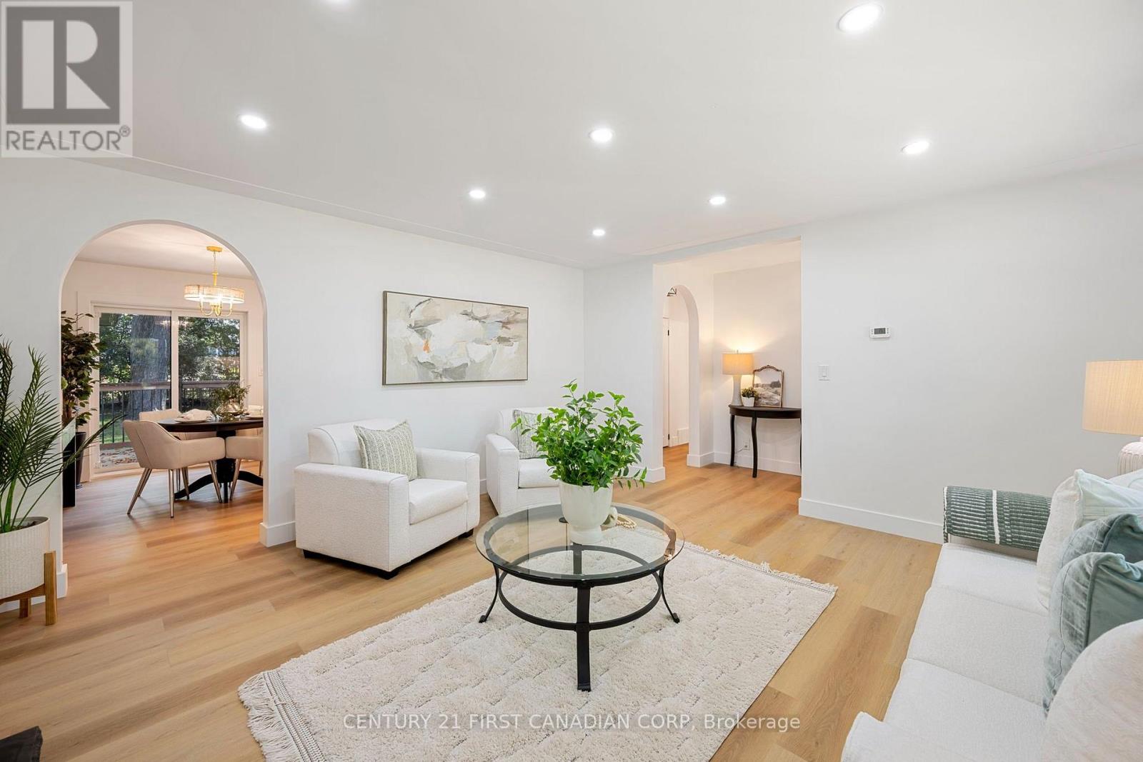 1492 North Vernon Avenue Property Photo 10