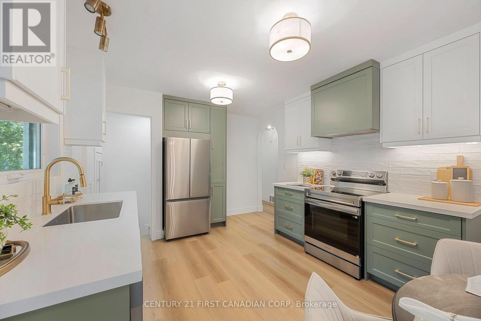 1492 North Vernon Avenue Property Photo 15