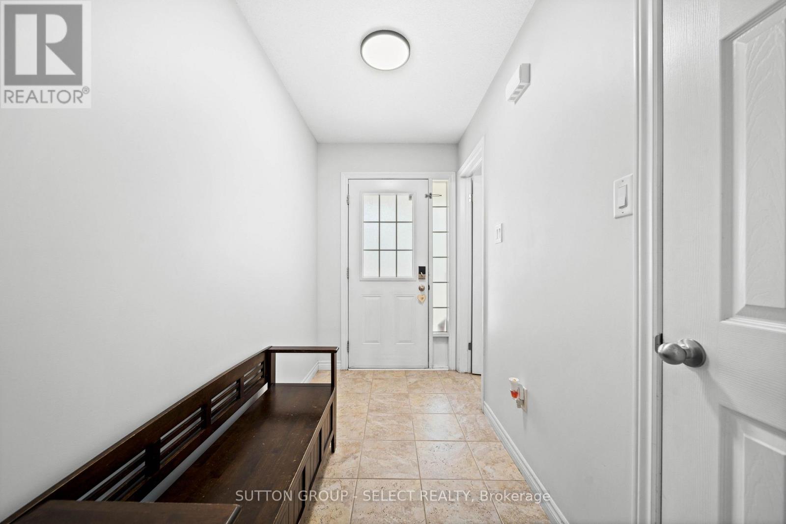934 Silverfox Crescent Property Photo 3