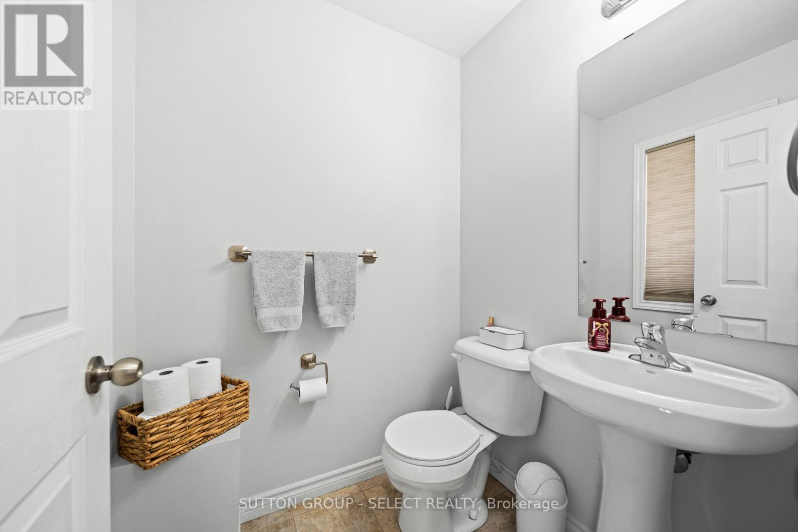 934 Silverfox Crescent Property Photo 4