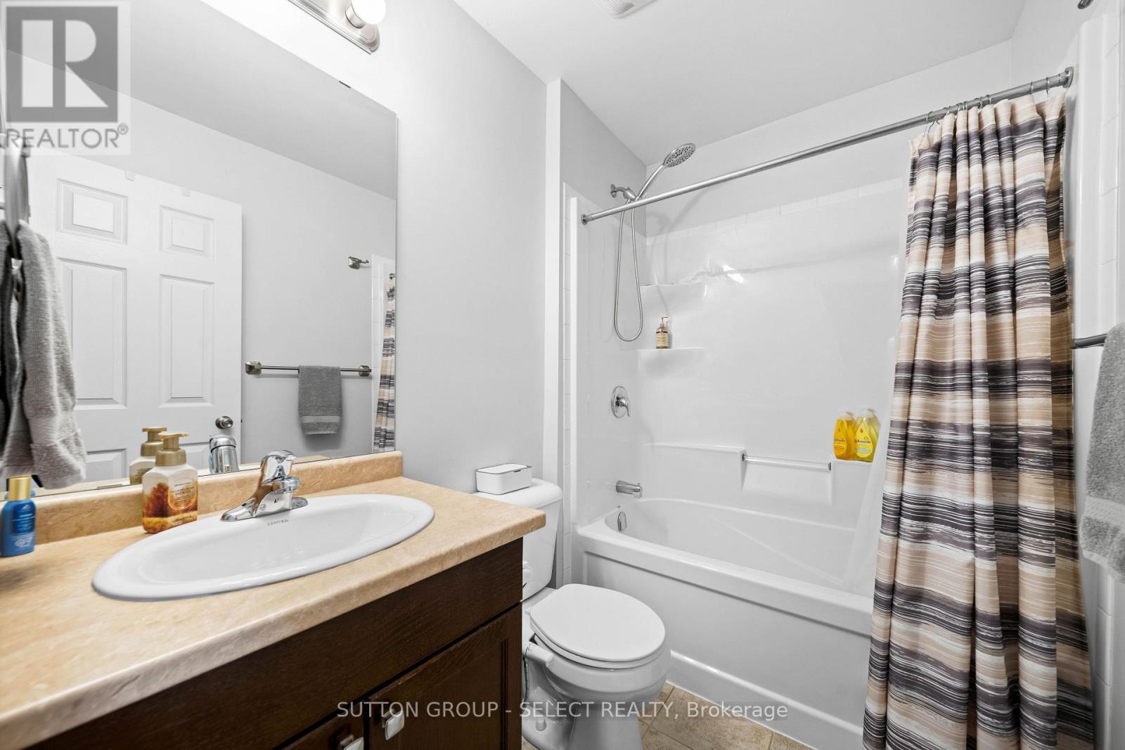 934 Silverfox Crescent Property Photo 21