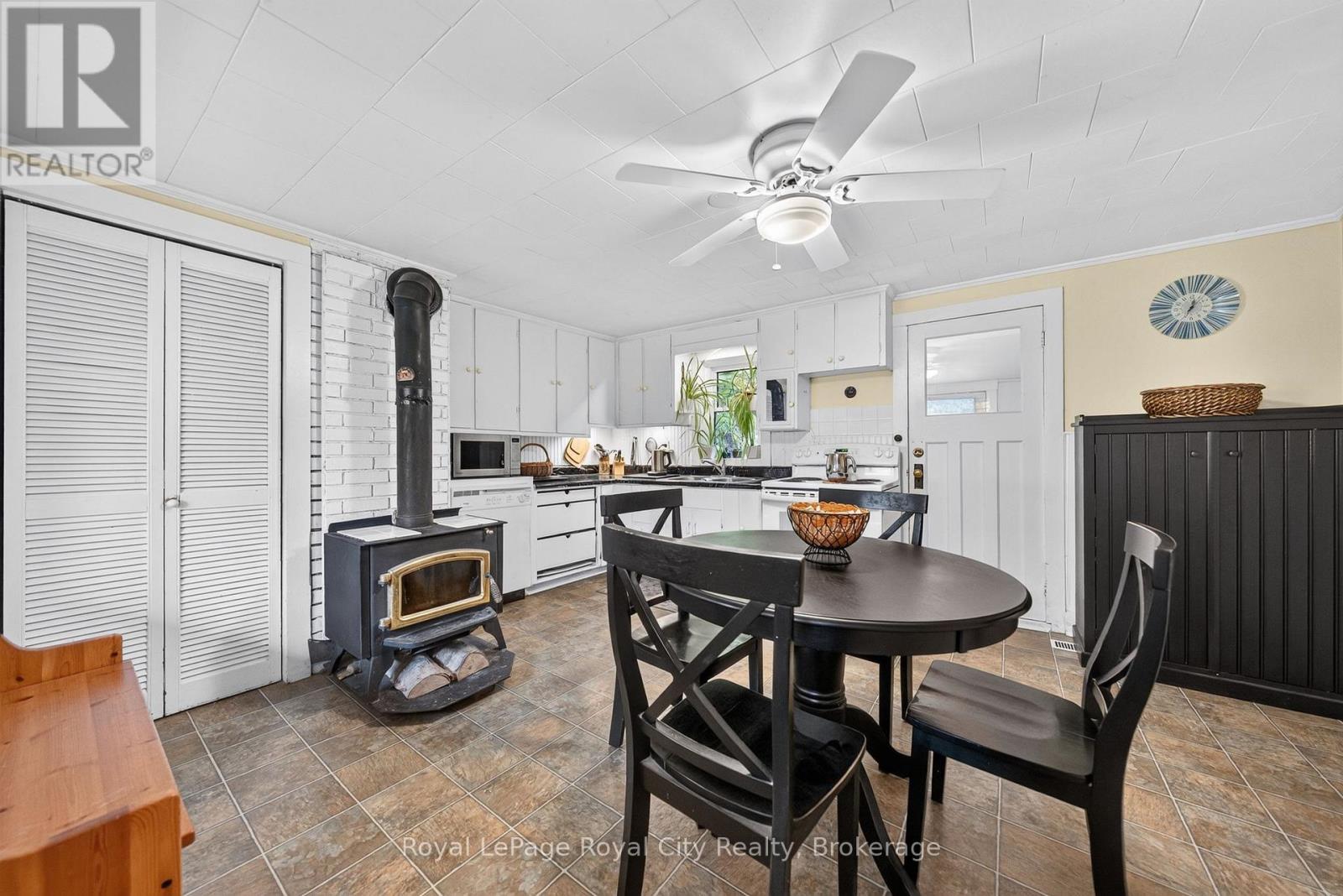 601 St Andrew Street E Property Photo 10