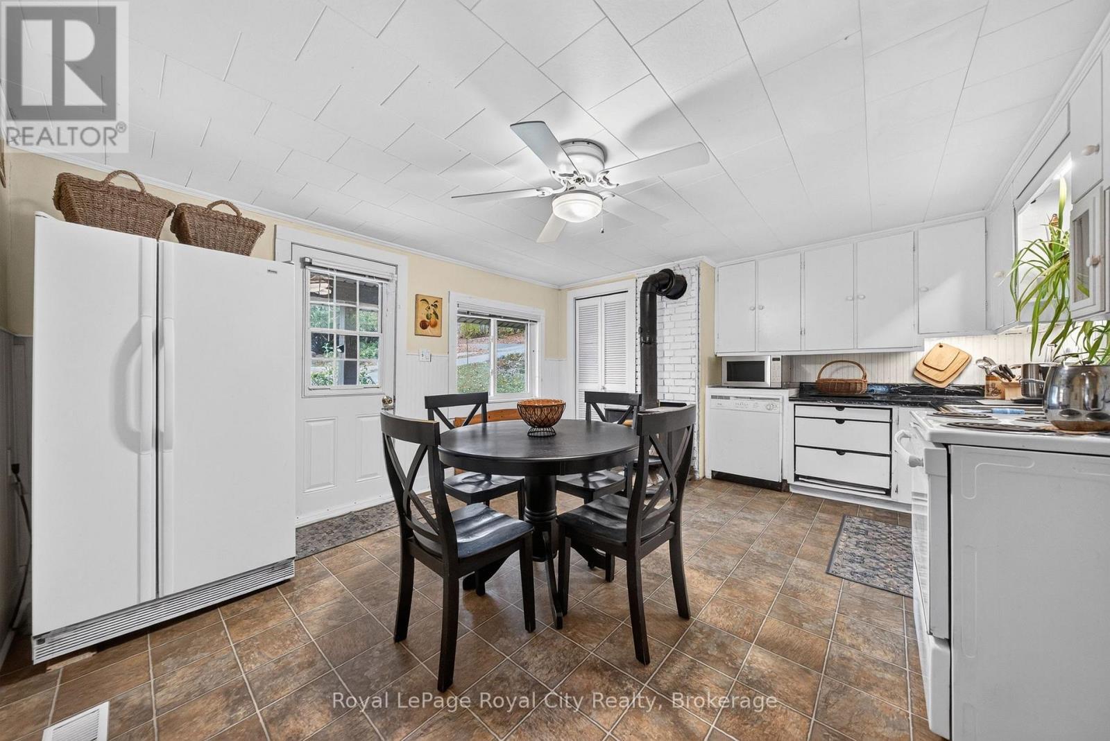 601 St Andrew Street E Property Photo 11