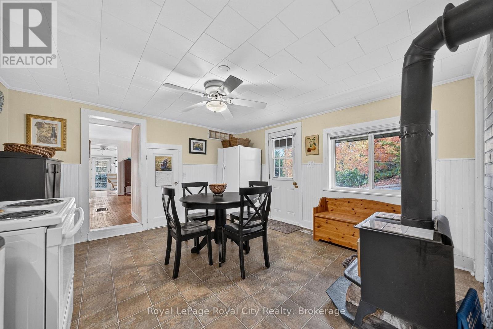 601 St Andrew Street E Property Photo 14