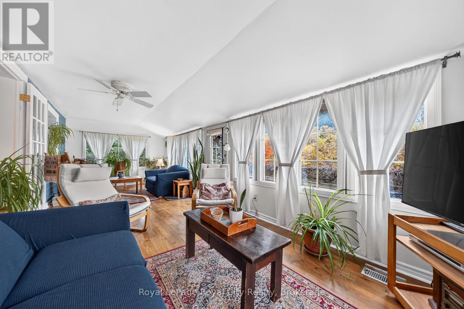601 St Andrew Street E Property Photo 21