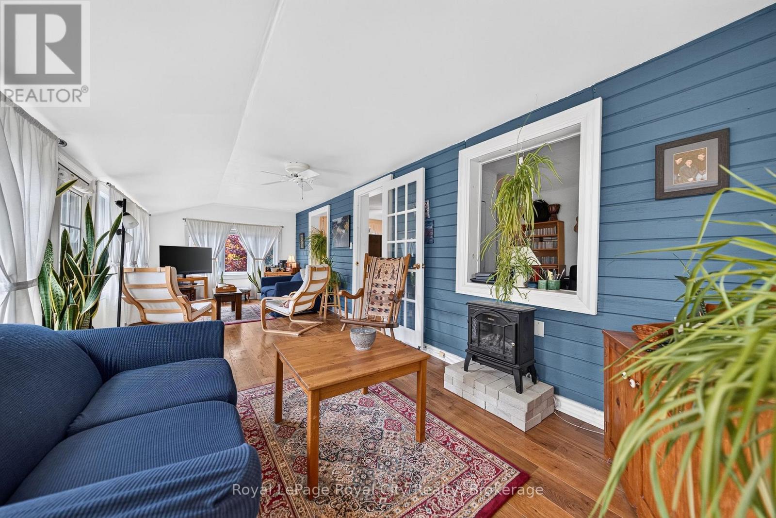 601 St Andrew Street E Property Photo 24