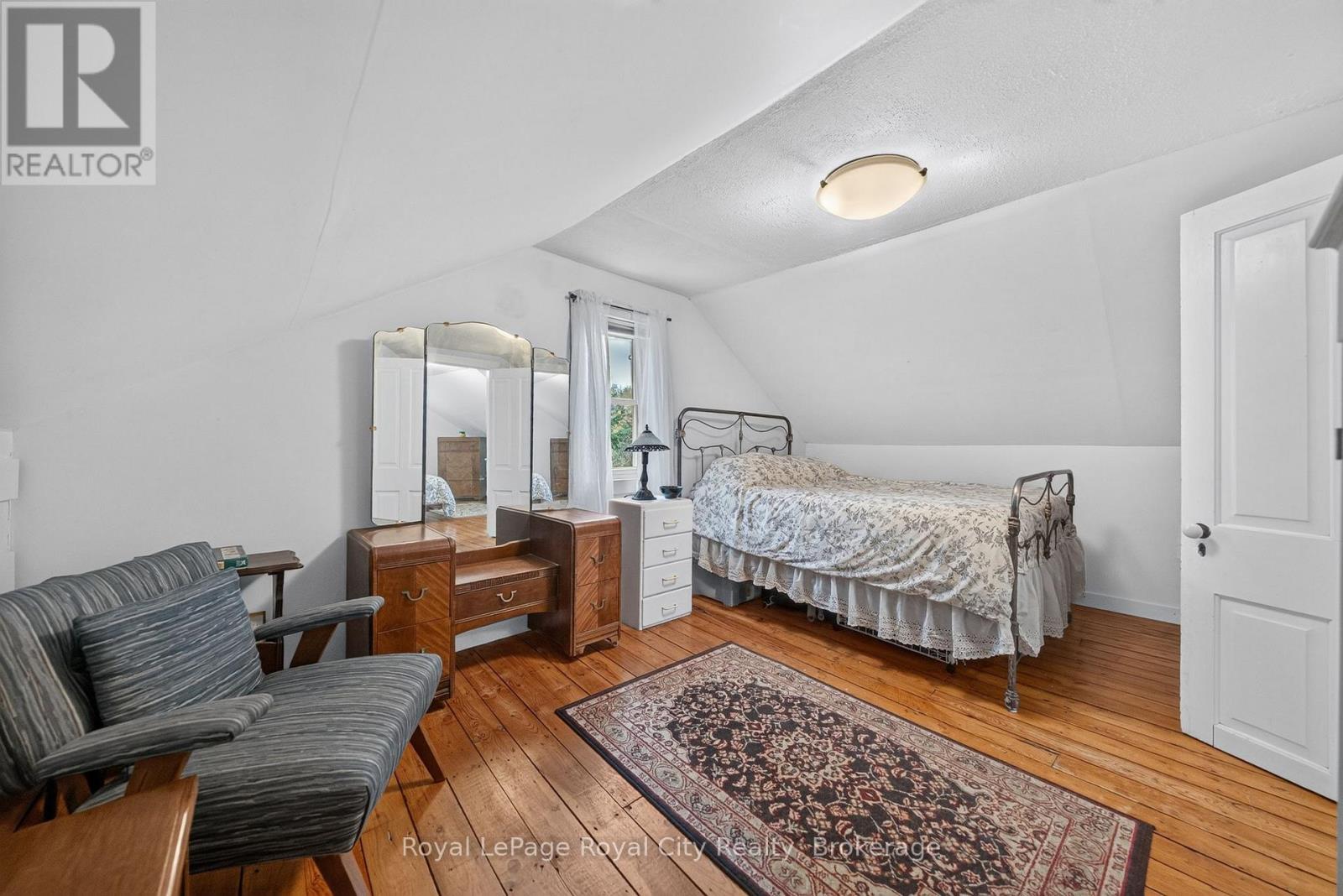 601 St Andrew Street E Property Photo 30