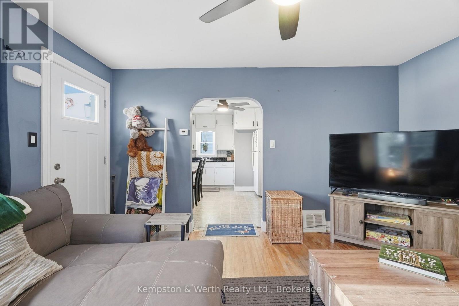 334 Davidson Avenue N Property Photo 7
