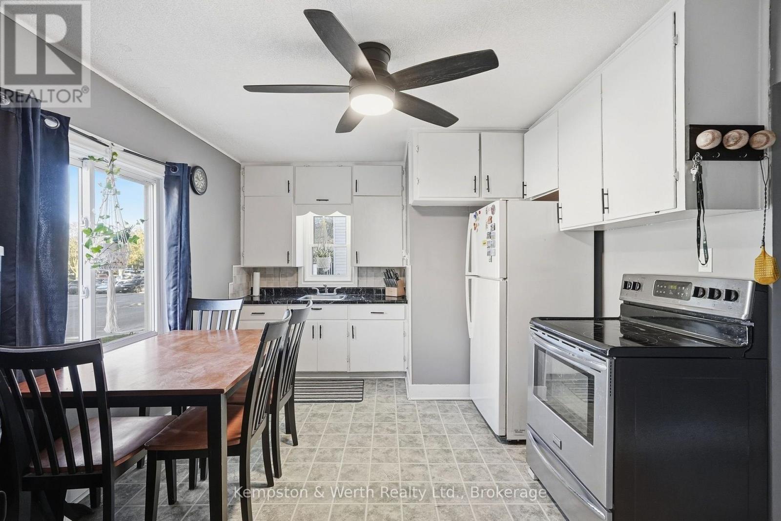 334 Davidson Avenue N Property Photo 8
