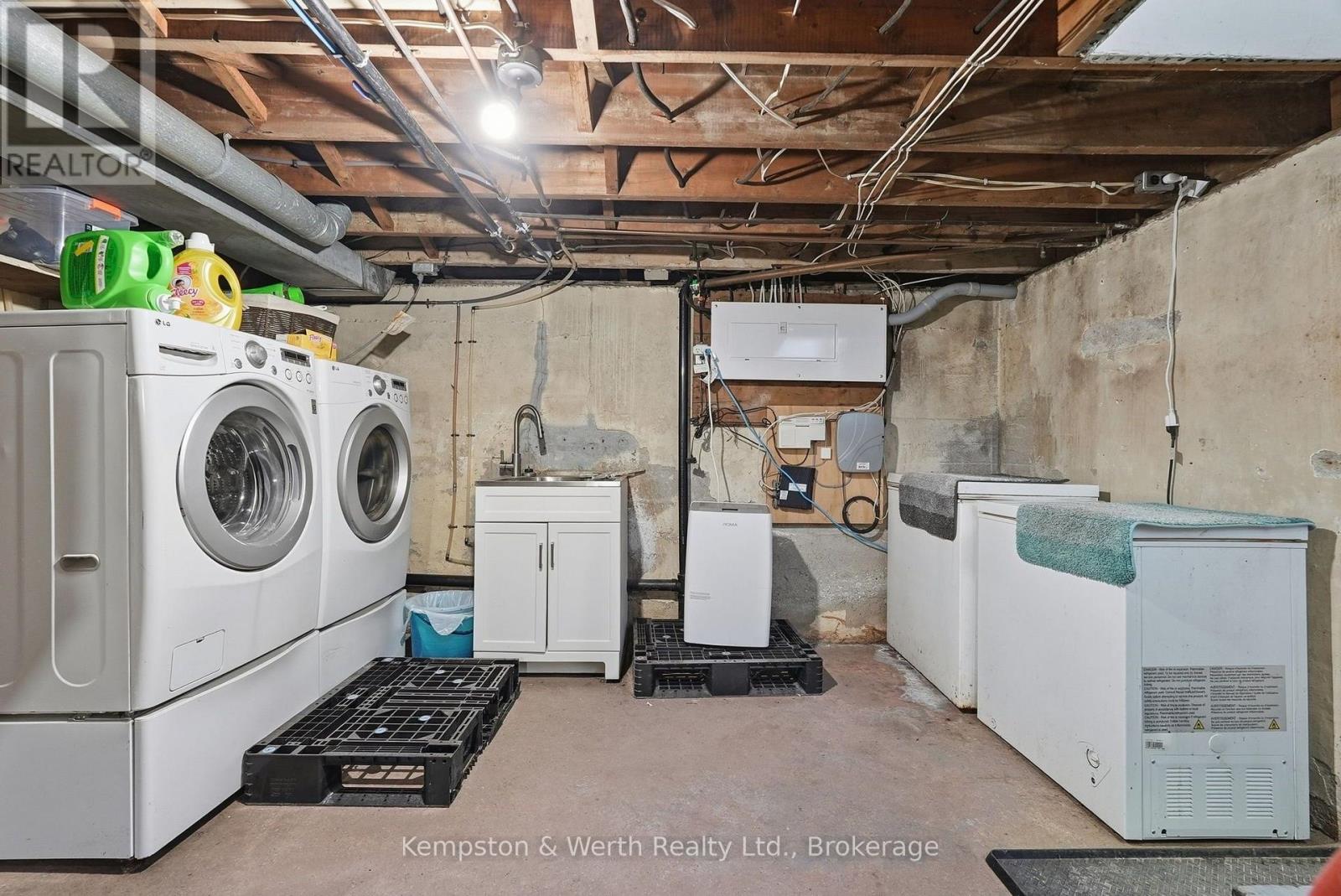 334 Davidson Avenue N Property Photo 18