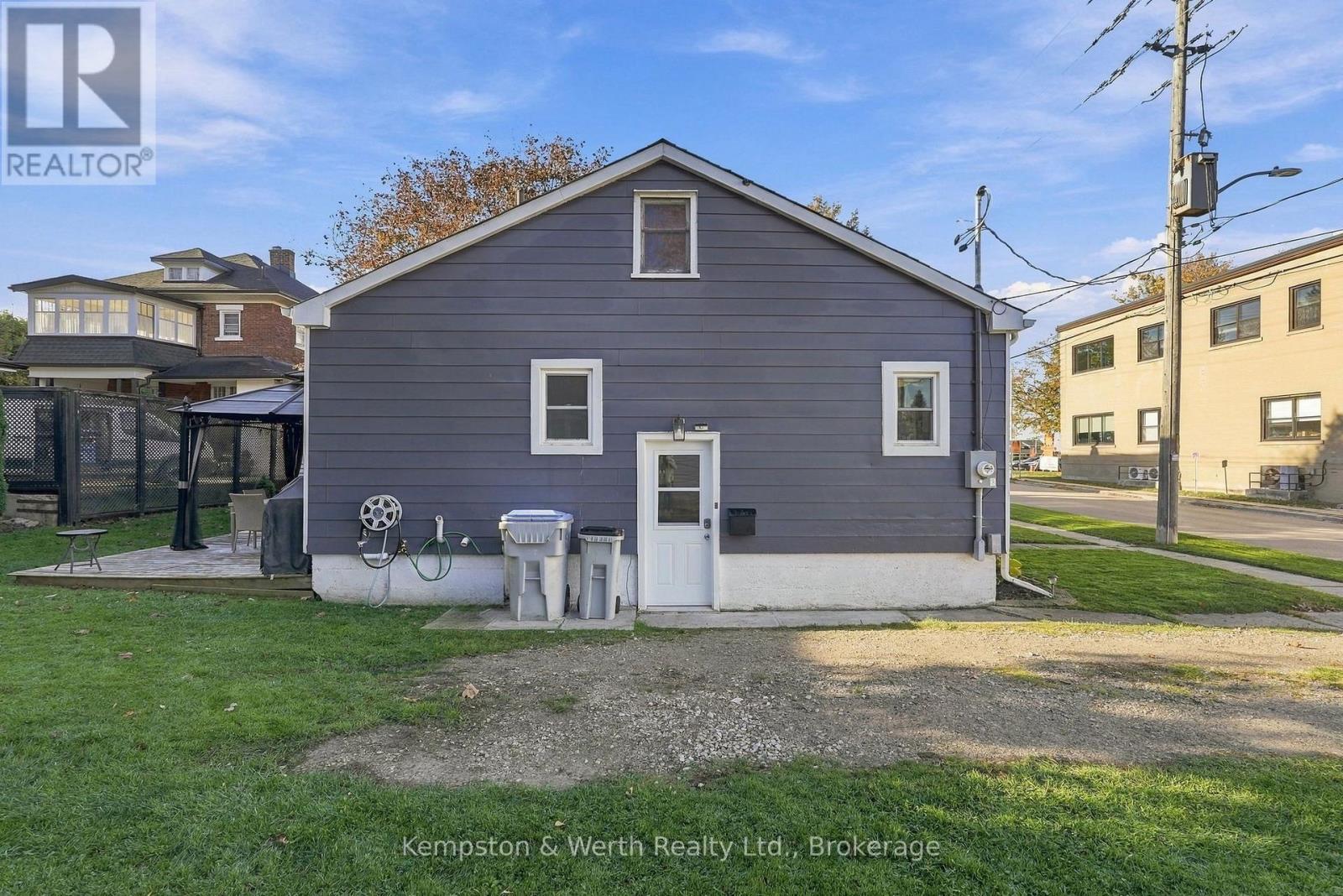 334 Davidson Avenue N Property Photo 19