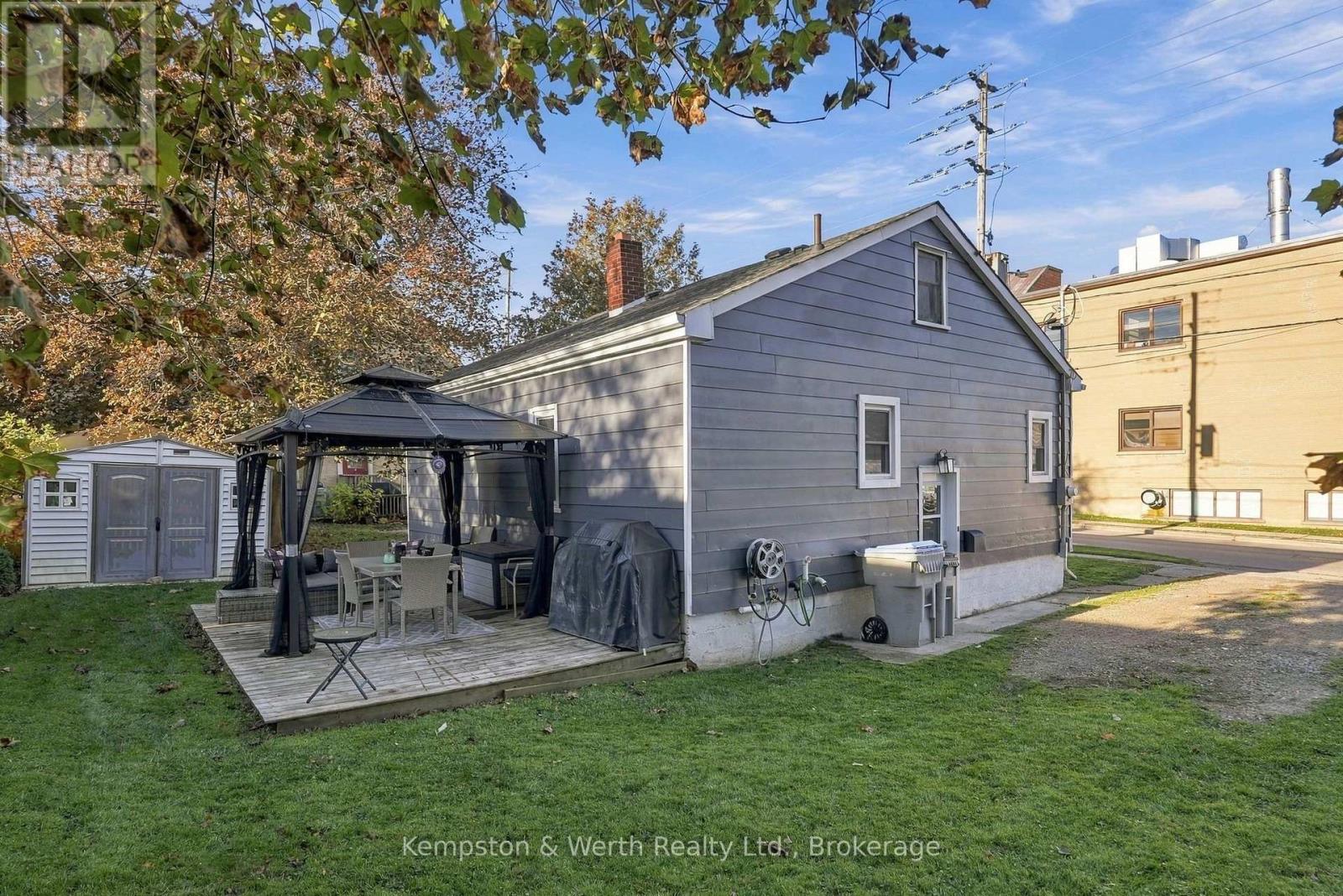 334 Davidson Avenue N Property Photo 20
