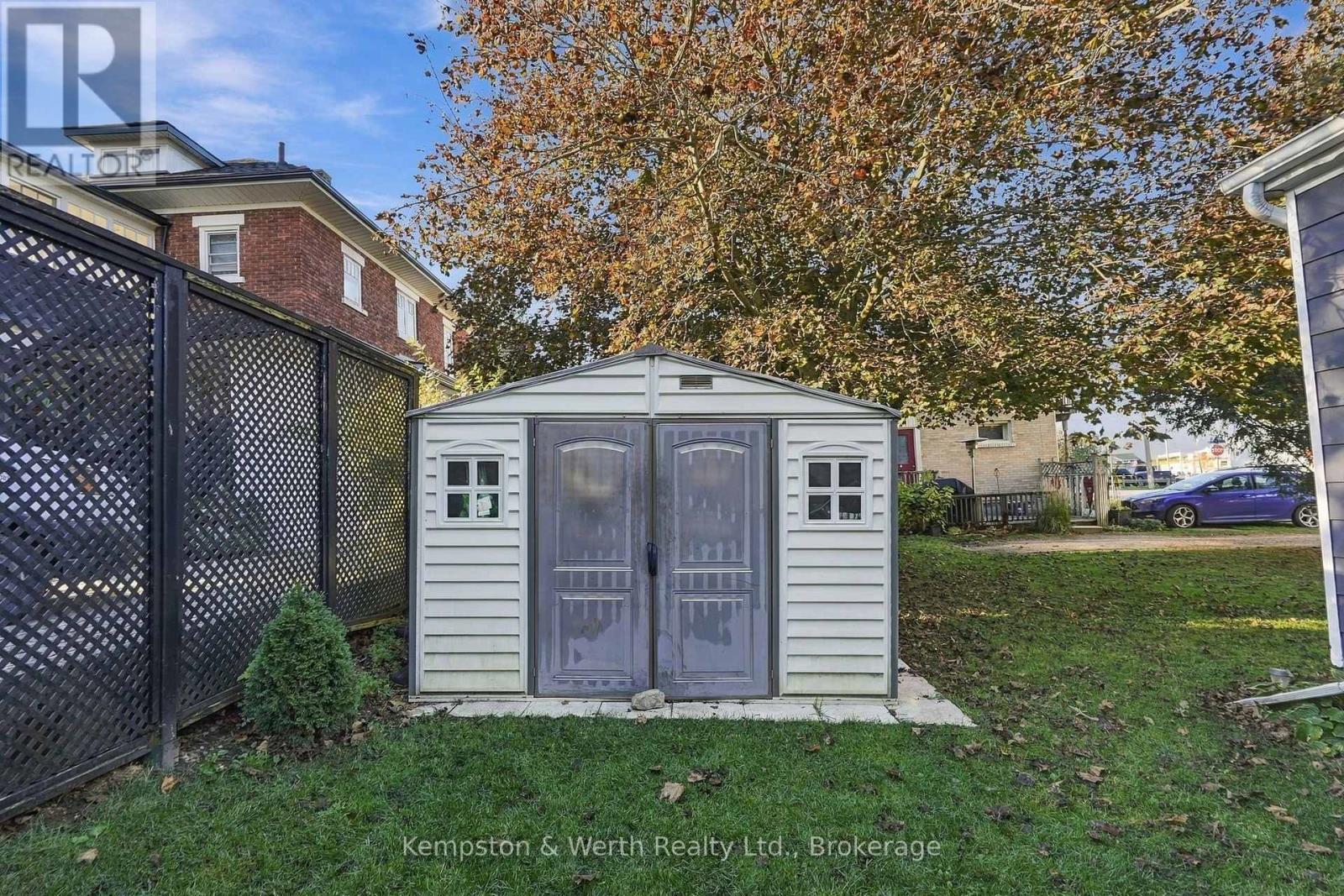 334 Davidson Avenue N Property Photo 23