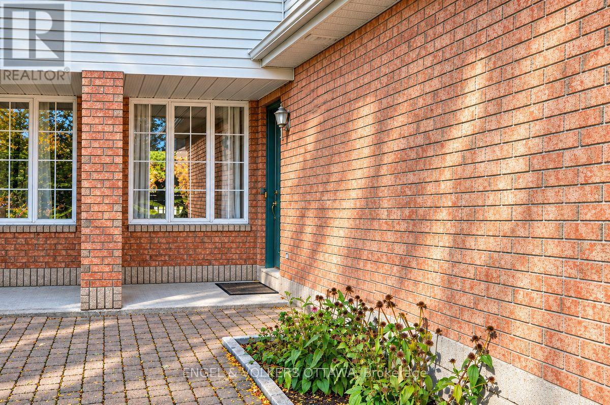 154 College Circle Property Photo 3