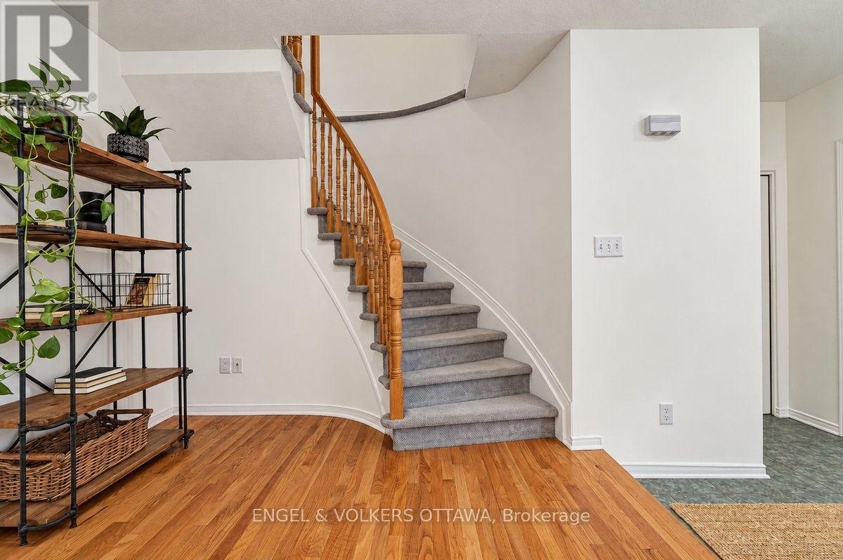 154 College Circle Property Photo 6