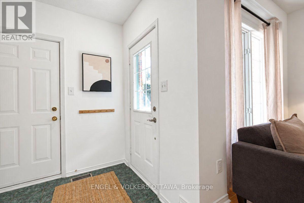 154 College Circle Property Photo 7