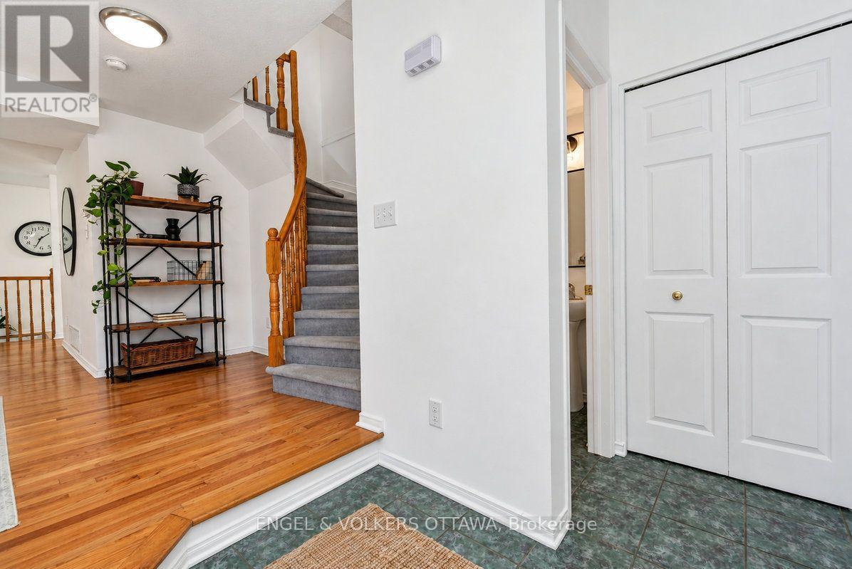 154 College Circle Property Photo 8