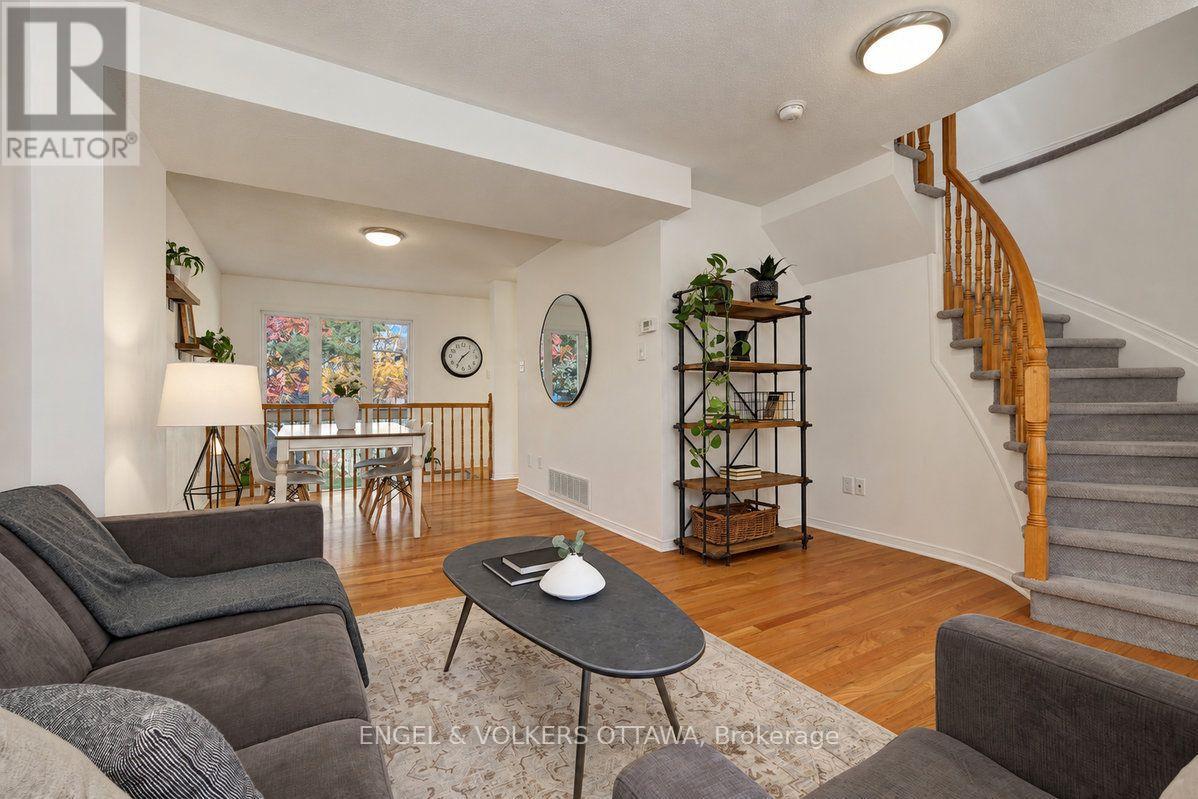 154 College Circle Property Photo 13