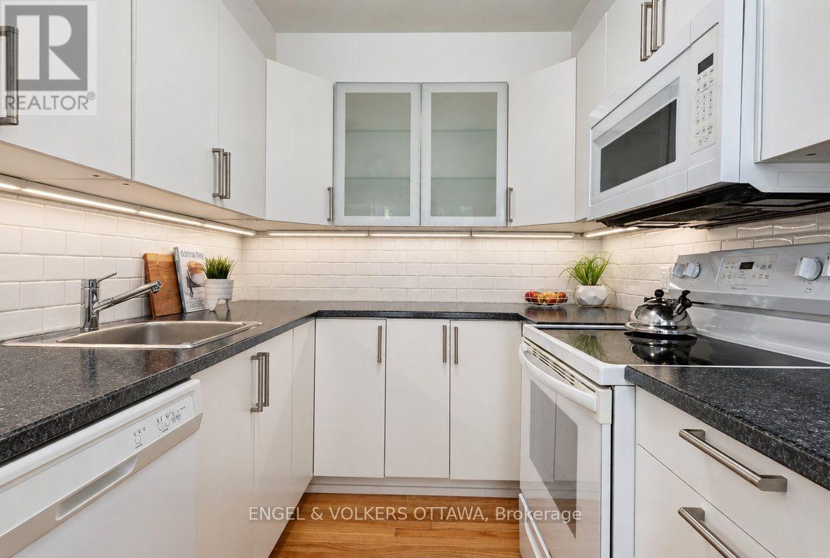 154 College Circle Property Photo 18