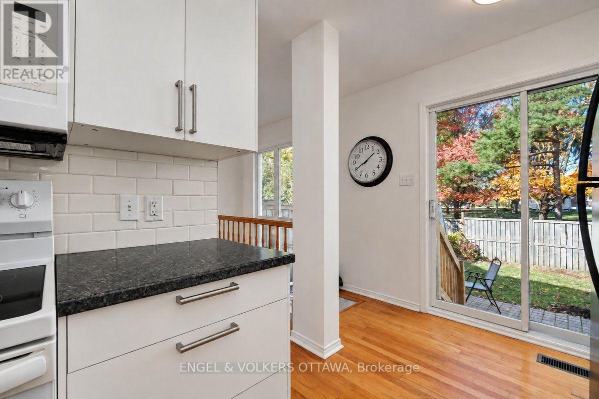 154 College Circle Property Photo 21