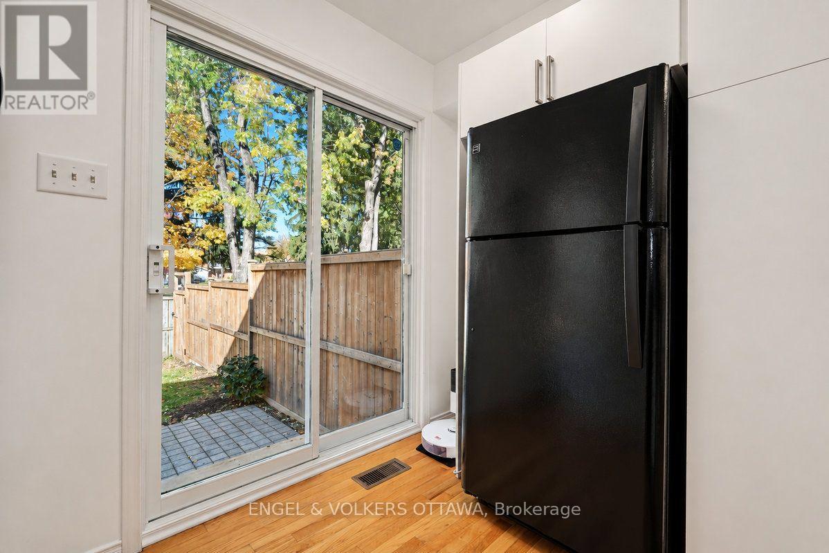 154 College Circle Property Photo 23