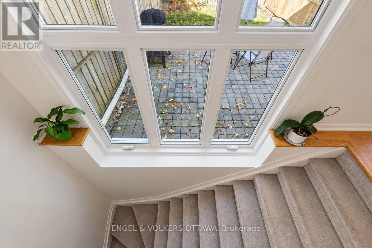 154 College Circle Property Photo 25