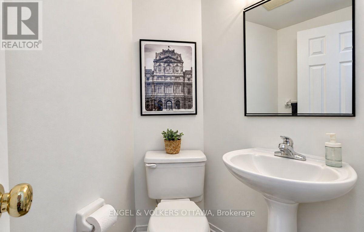 154 College Circle Property Photo 26