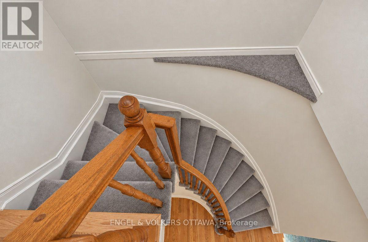154 College Circle Property Photo 28