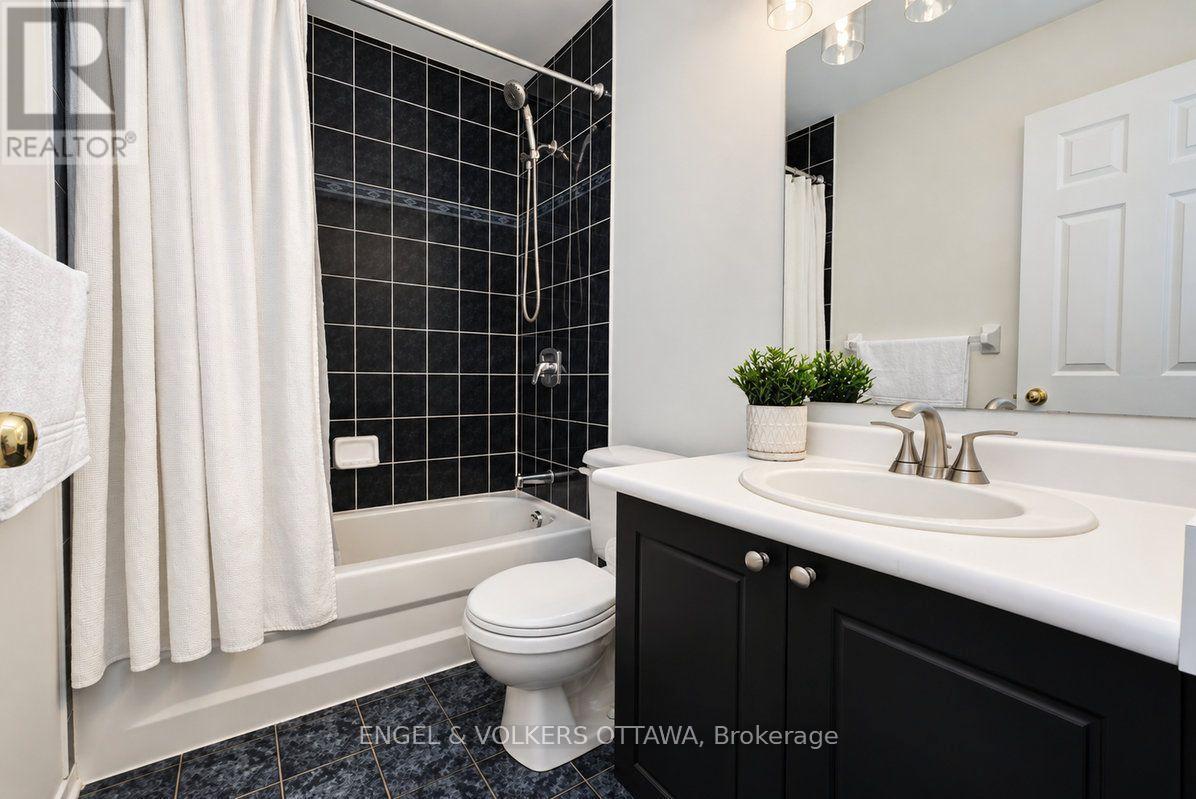 154 College Circle Property Photo 33