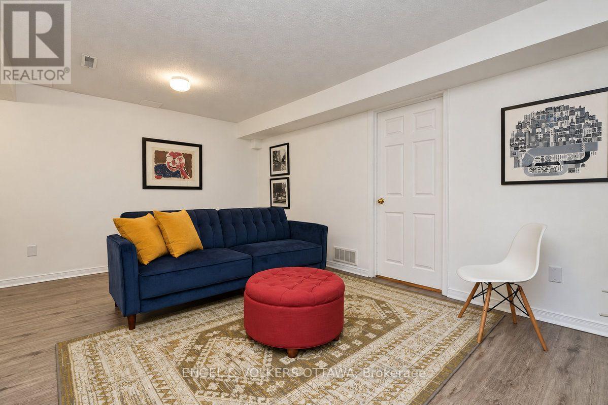154 College Circle Property Photo 36