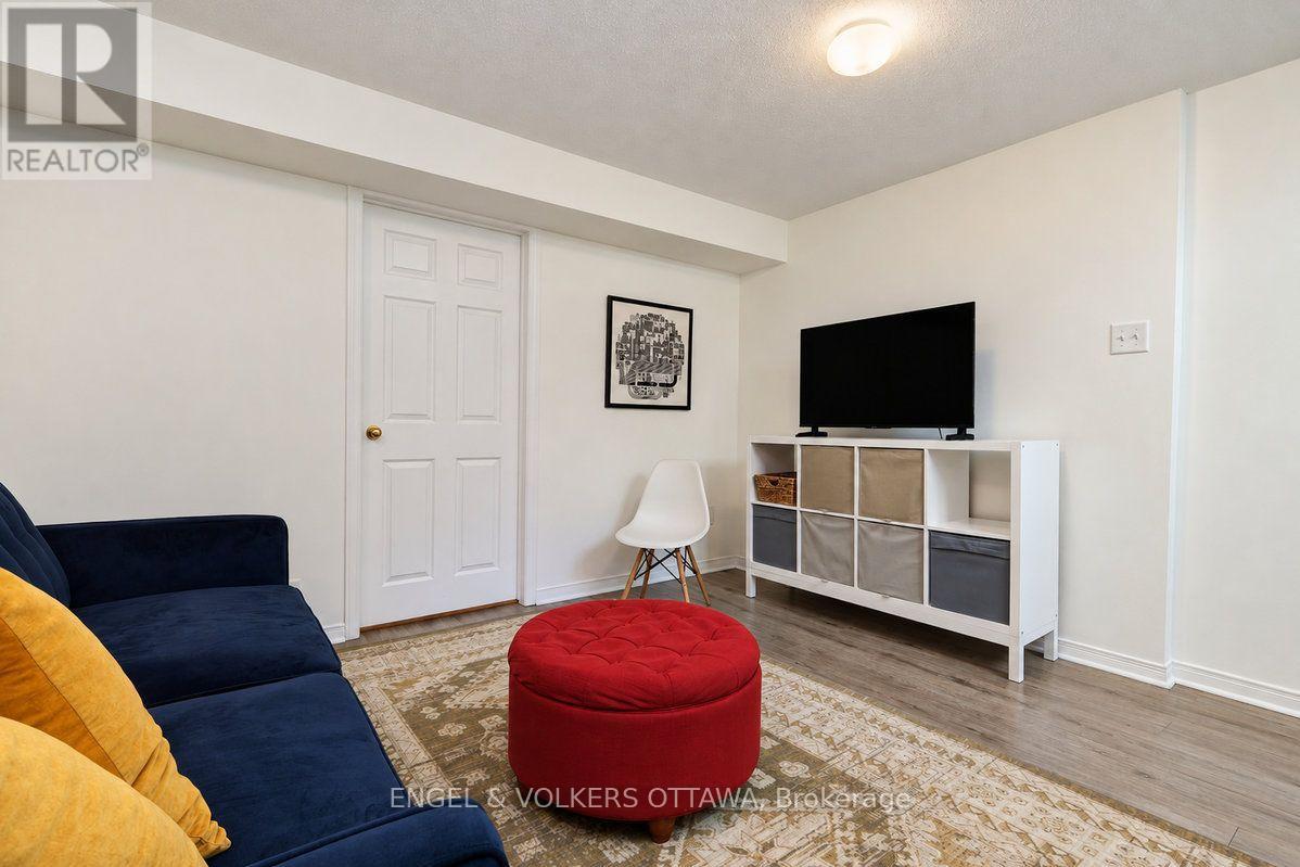 154 College Circle Property Photo 37