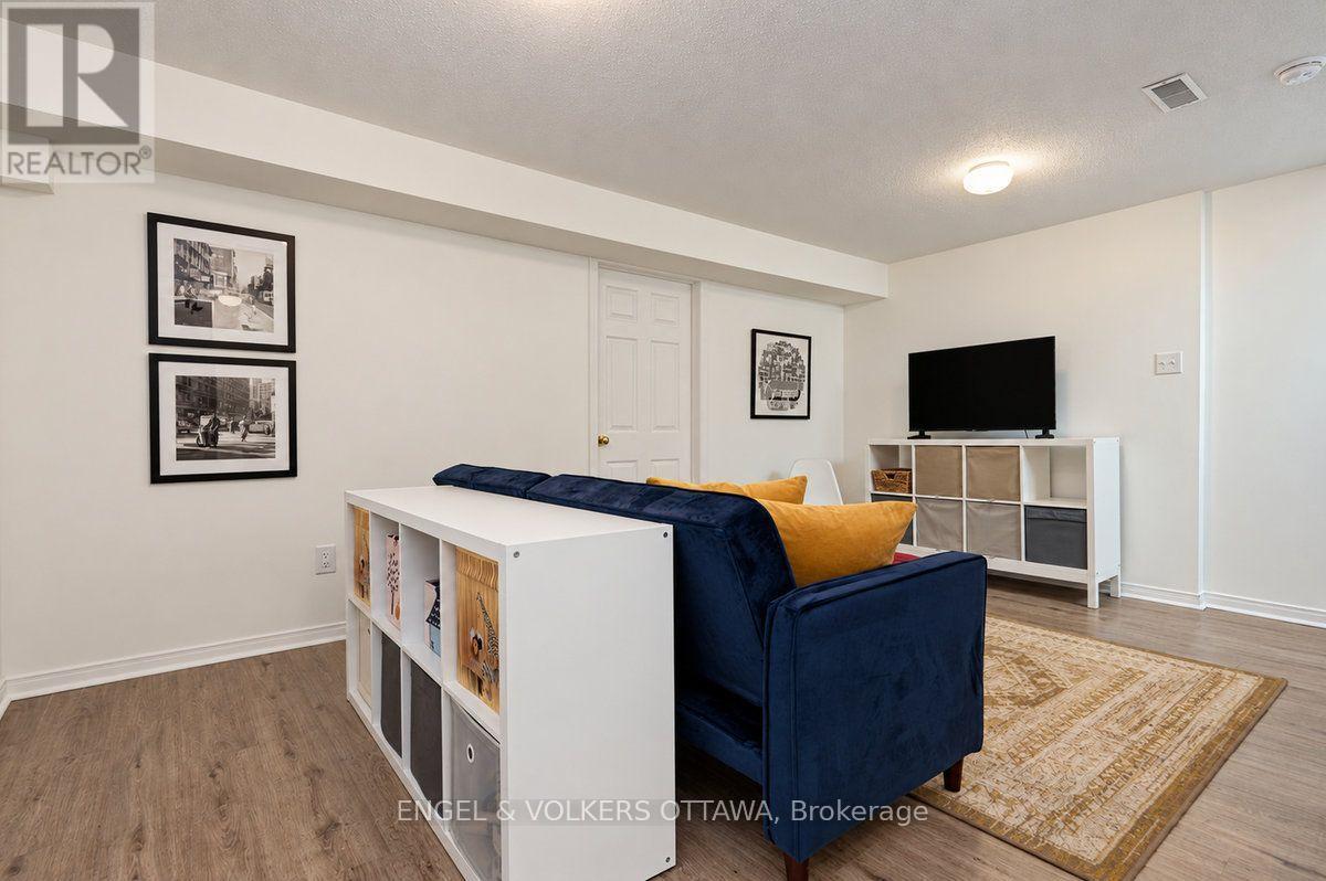 154 College Circle Property Photo 38