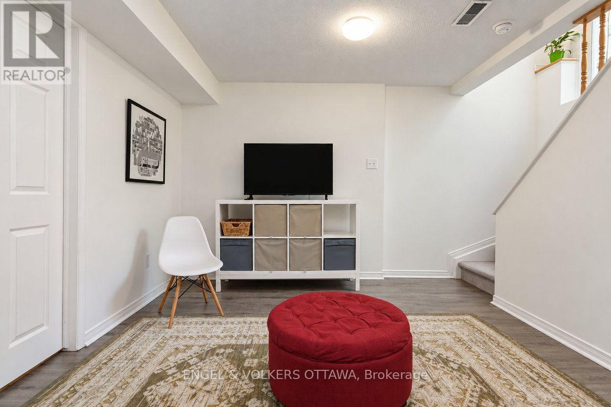 154 College Circle Property Photo 39