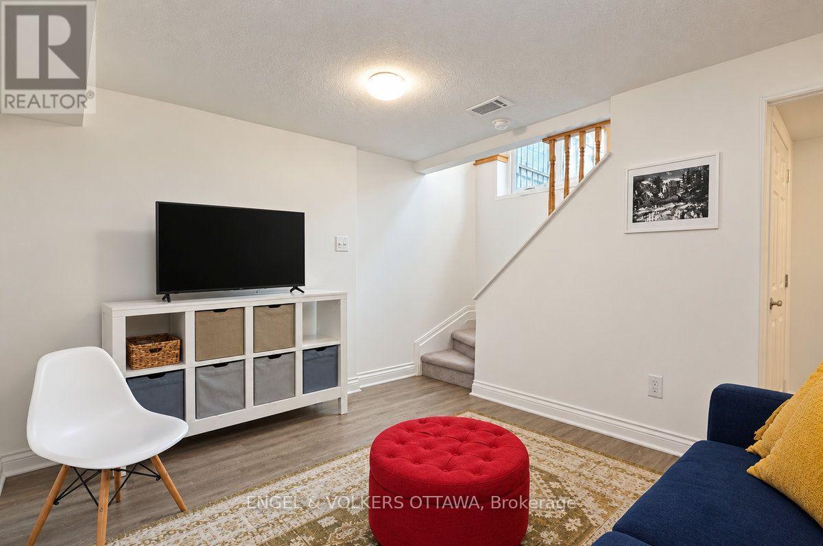 154 College Circle Property Photo 40