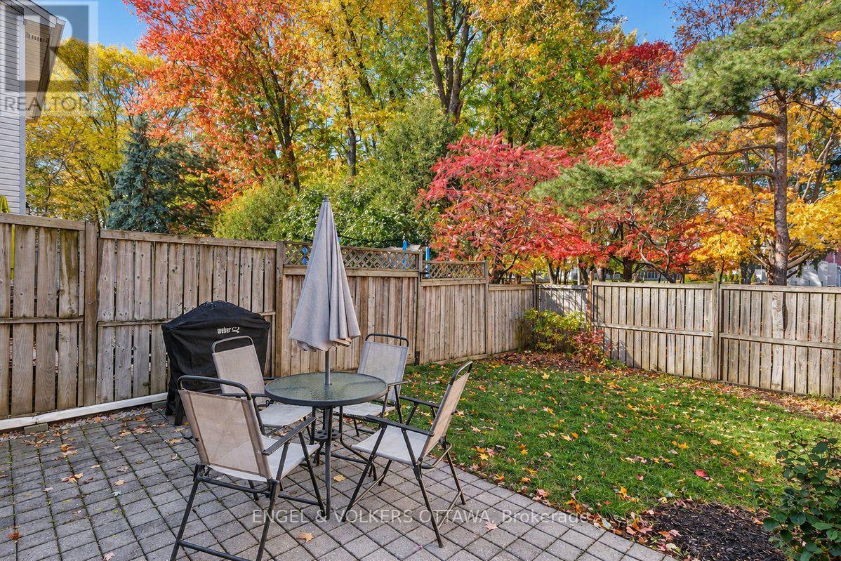 154 College Circle Property Photo 43