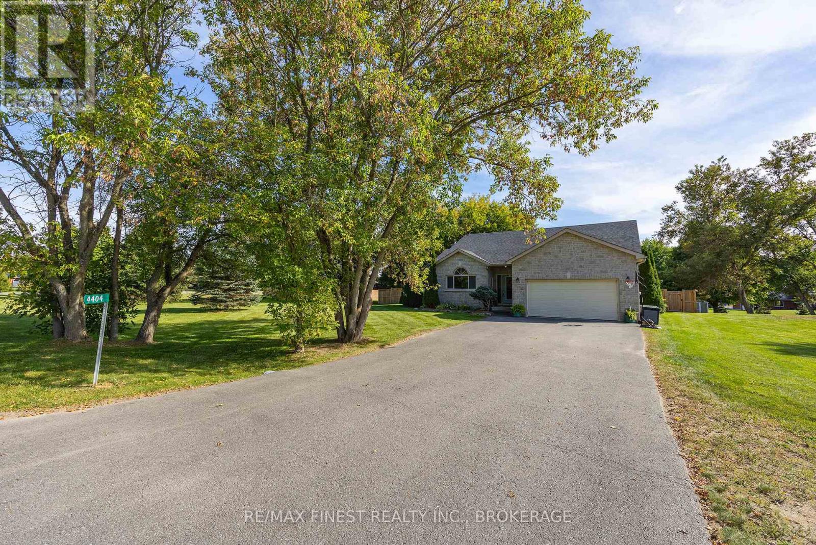 4404 Ashwood Drive Property Photo 2