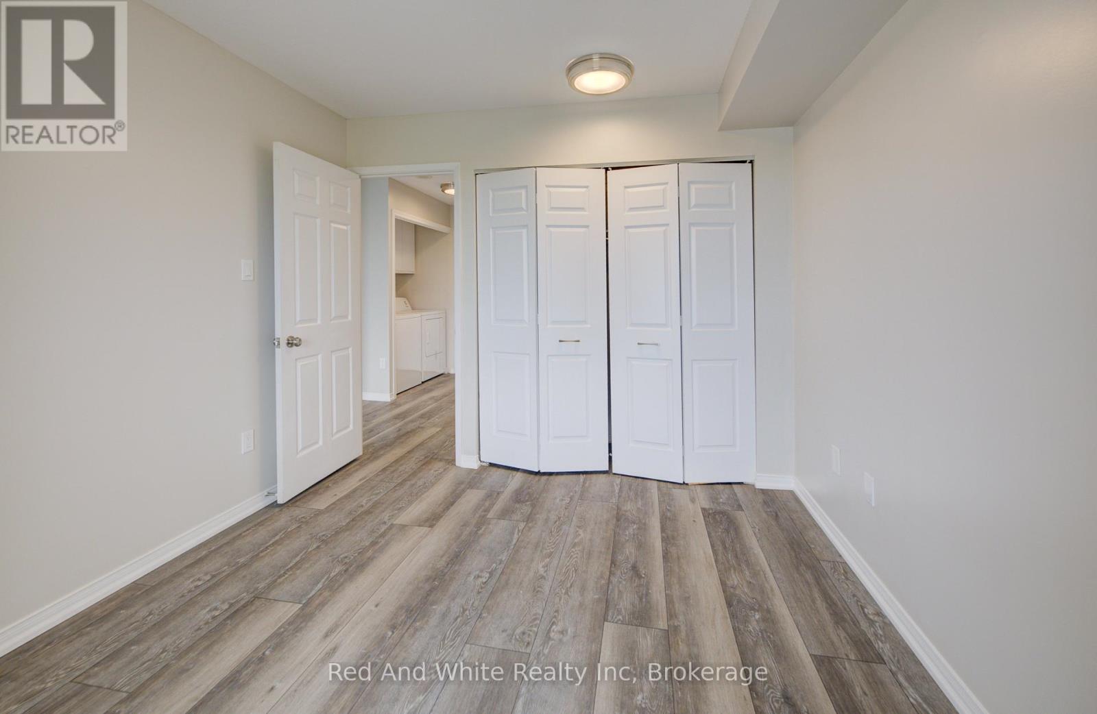802 - 1414 King Street E Property Photo 18