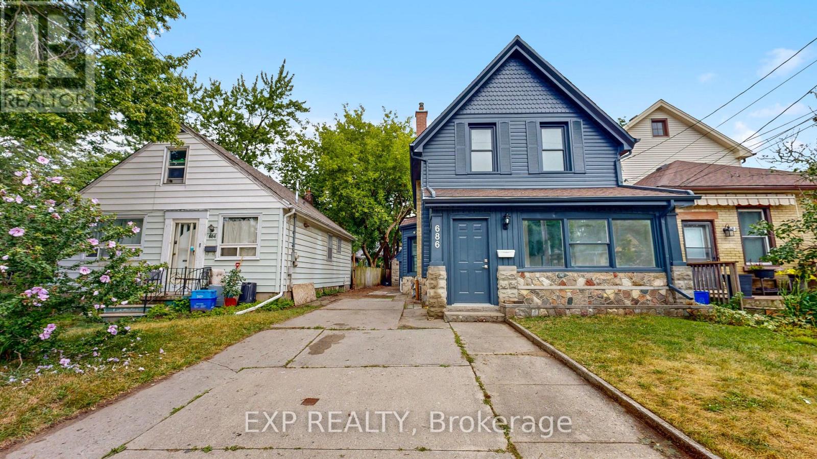 686 ELIAS STREET Property Photo 1
