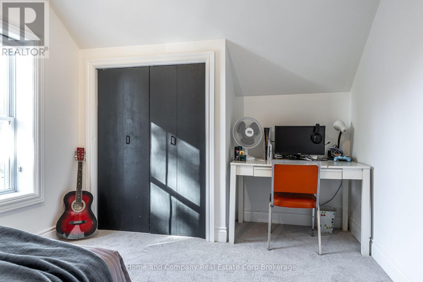 18 Robinson Street Property Photo 32