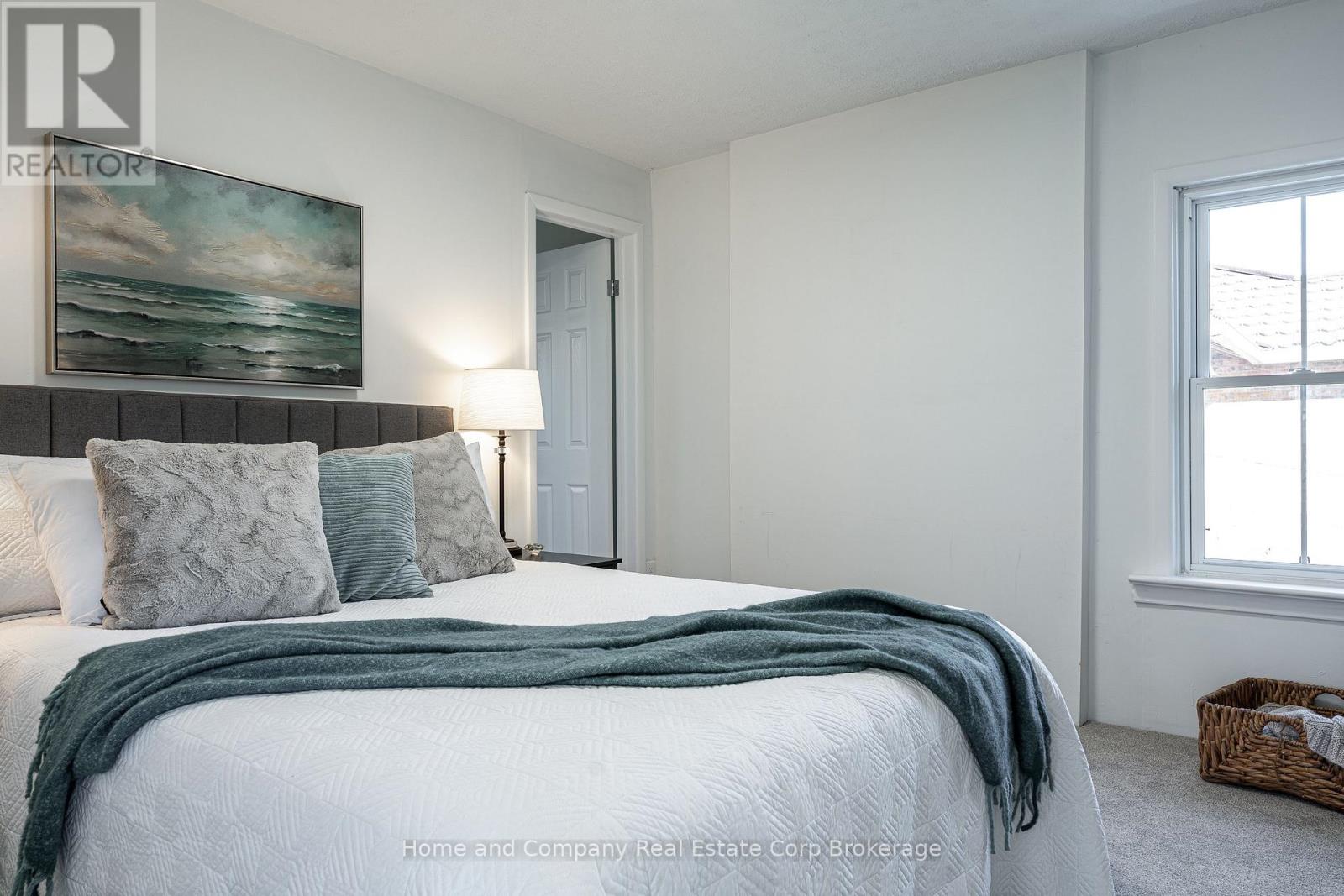 18 Robinson Street Property Photo 33