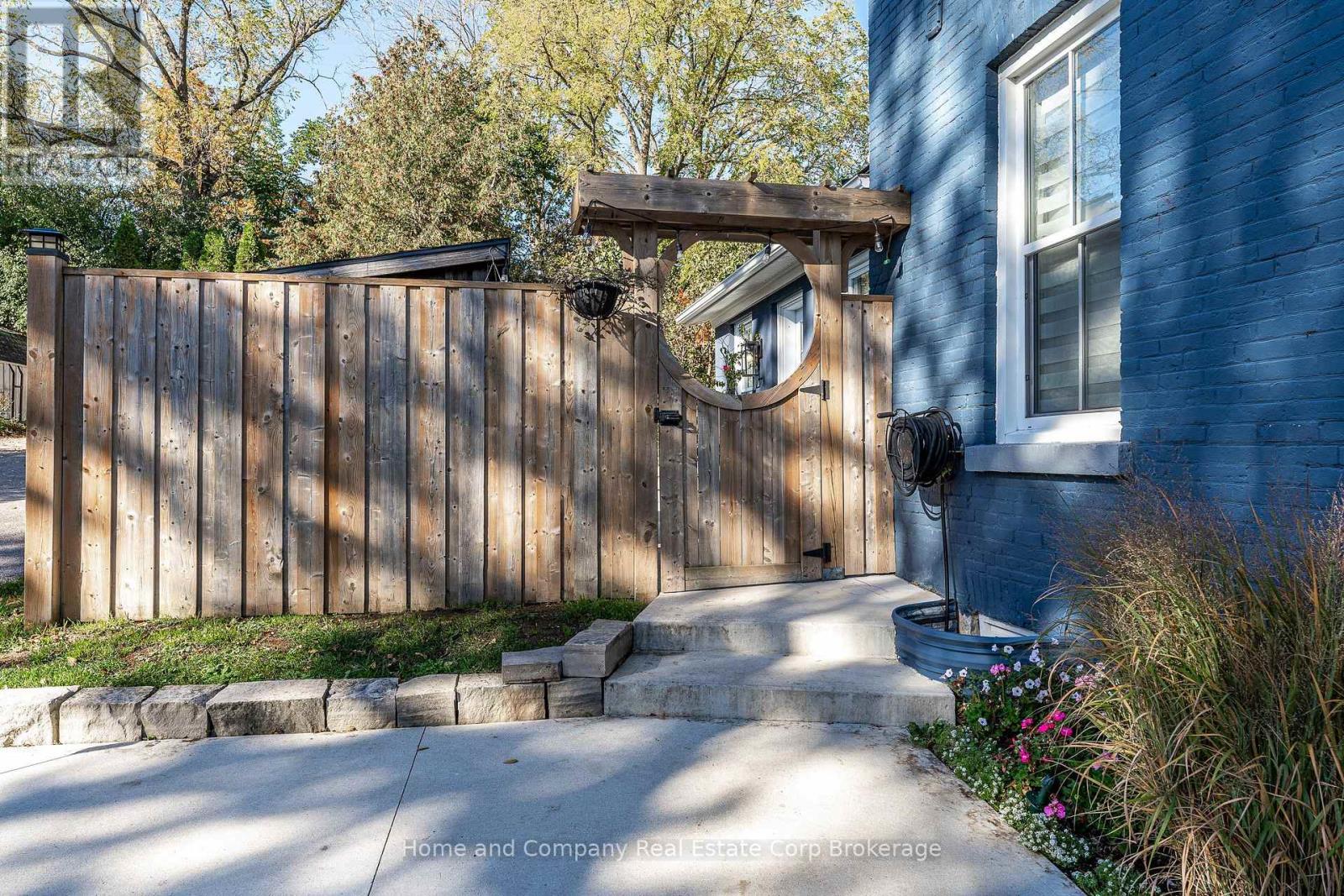 18 Robinson Street Property Photo 39