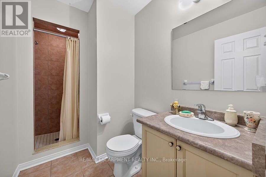 166 Toby Crescent Property Photo 5