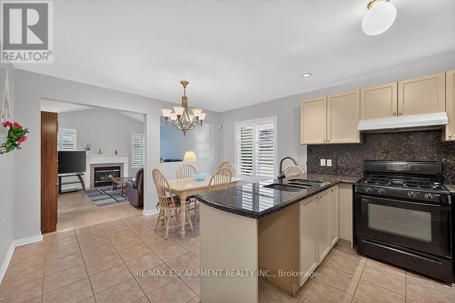 166 Toby Crescent Property Photo 6