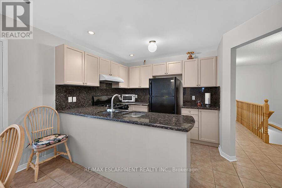 166 Toby Crescent Property Photo 7