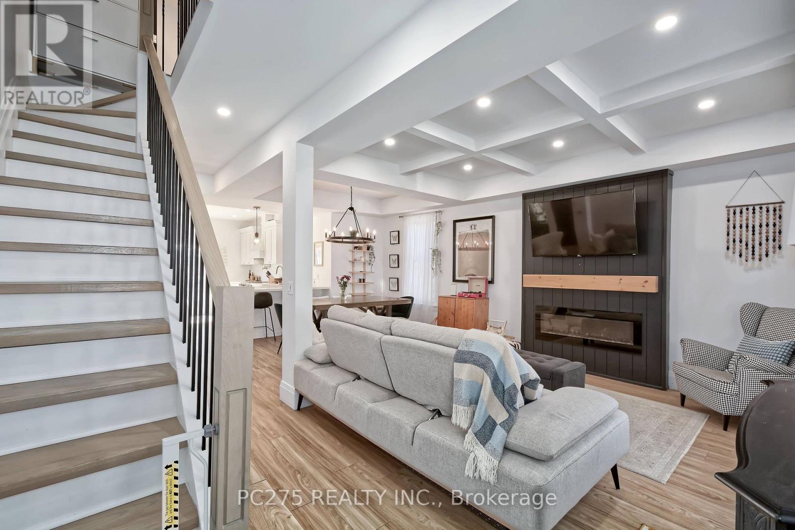 92 WALNUT STREET Property Photo 1