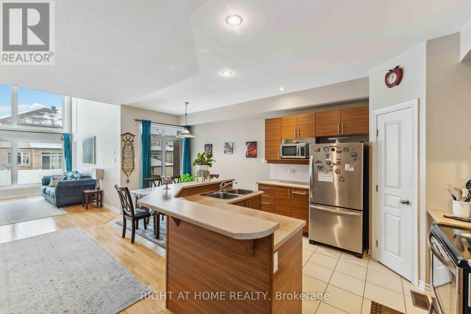 300 Cooks Mill Crescent Property Photo 5
