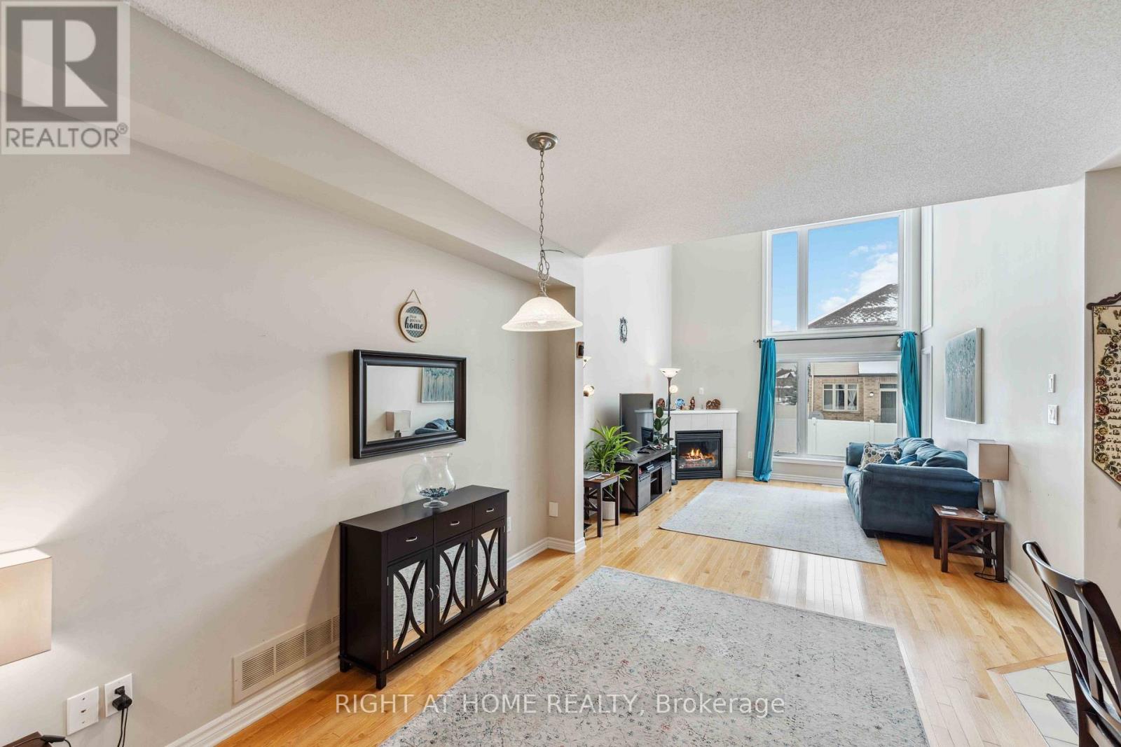 300 Cooks Mill Crescent Property Photo 6